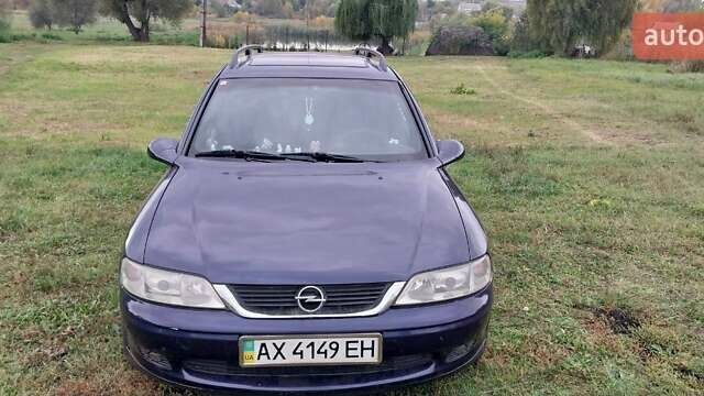 Синий Опель Вектра, объемом двигателя 2 л и пробегом 320 тыс. км за 2500 $, фото 3 на Automoto.ua
