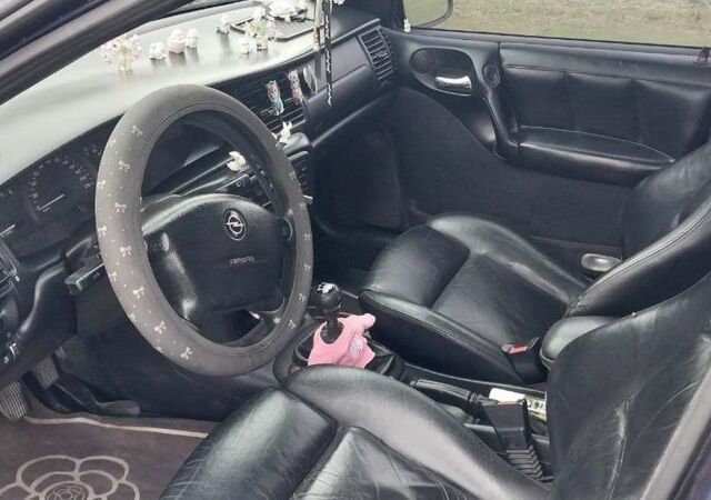 Синий Опель Вектра, объемом двигателя 2 л и пробегом 330 тыс. км за 2500 $, фото 5 на Automoto.ua