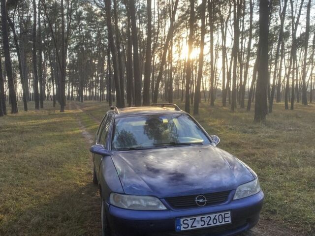 Синий Опель Вектра, объемом двигателя 1.8 л и пробегом 300 тыс. км за 1100 $, фото 1 на Automoto.ua