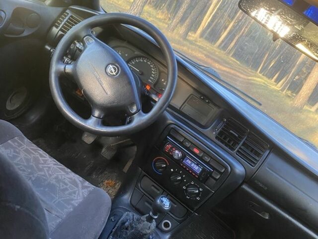 Синий Опель Вектра, объемом двигателя 1.6 л и пробегом 300 тыс. км за 1100 $, фото 9 на Automoto.ua