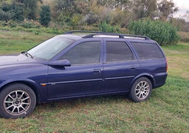 Синий Опель Вектра, объемом двигателя 2 л и пробегом 330 тыс. км за 2500 $, фото 1 на Automoto.ua