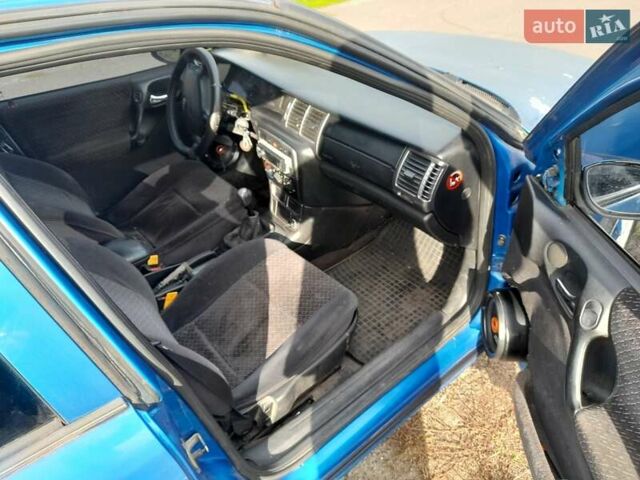Синий Опель Вектра, объемом двигателя 1.8 л и пробегом 111 тыс. км за 1500 $, фото 2 на Automoto.ua