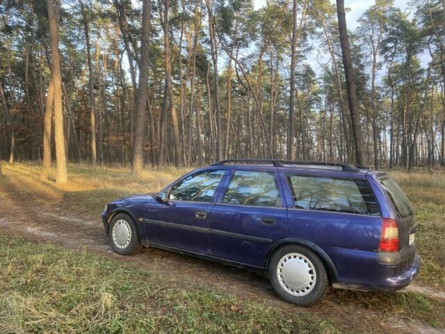 Синий Опель Вектра, объемом двигателя 1.6 л и пробегом 300 тыс. км за 1100 $, фото 2 на Automoto.ua