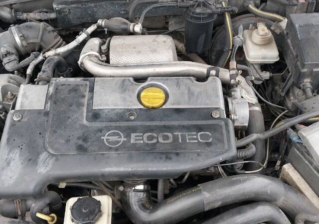 Синий Опель Вектра, объемом двигателя 2 л и пробегом 330 тыс. км за 2500 $, фото 6 на Automoto.ua