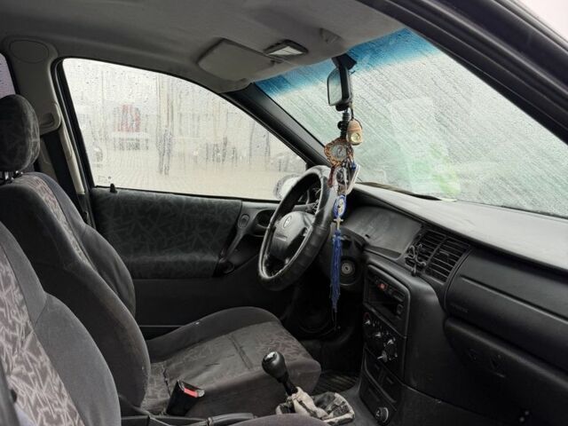 Синий Опель Вектра, объемом двигателя 1.6 л и пробегом 240 тыс. км за 1999 $, фото 4 на Automoto.ua