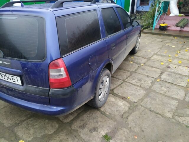 Синий Опель Вектра, объемом двигателя 2 л и пробегом 300 тыс. км за 2000 $, фото 3 на Automoto.ua