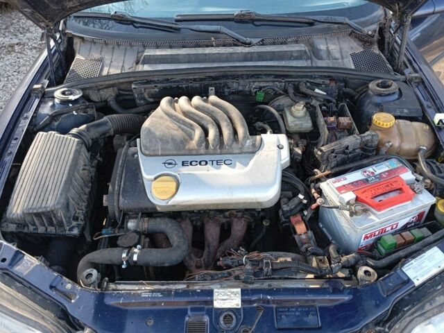 Синий Опель Вектра, объемом двигателя 1.6 л и пробегом 200 тыс. км за 678 $, фото 6 на Automoto.ua