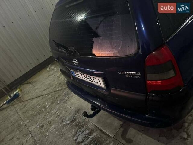 Синий Опель Вектра, объемом двигателя 1.8 л и пробегом 510 тыс. км за 3000 $, фото 1 на Automoto.ua