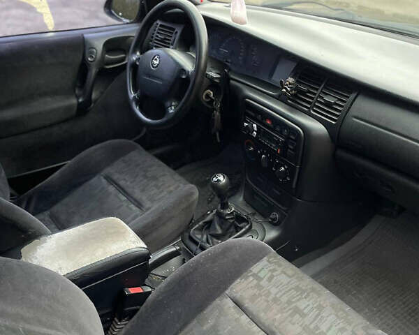 Синій Опель Вектра, об'ємом двигуна 1.6 л та пробігом 400 тис. км за 1900 $, фото 5 на Automoto.ua