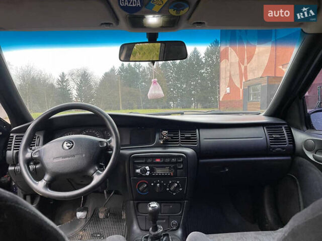 Синій Опель Вектра, об'ємом двигуна 1.6 л та пробігом 400 тис. км за 1900 $, фото 6 на Automoto.ua
