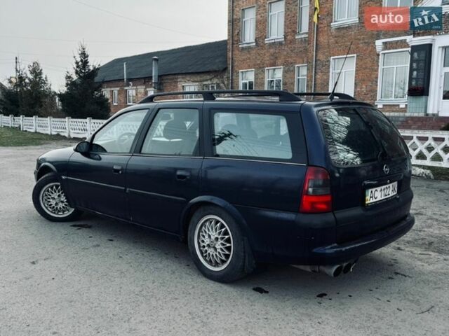 Синий Опель Вектра, объемом двигателя 1.8 л и пробегом 400 тыс. км за 1500 $, фото 5 на Automoto.ua