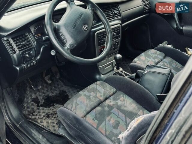 Синий Опель Вектра, объемом двигателя 1.8 л и пробегом 400 тыс. км за 1500 $, фото 2 на Automoto.ua