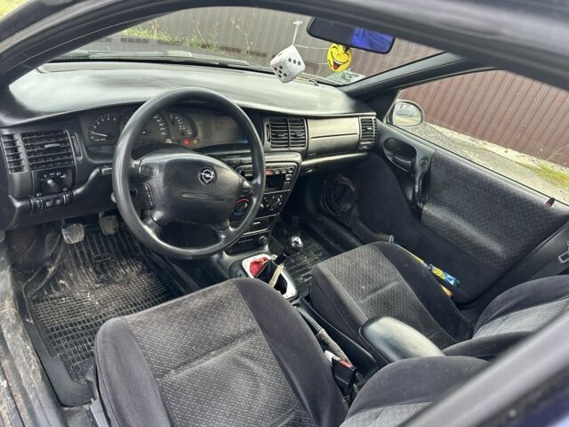 Синий Опель Вектра, объемом двигателя 0 л и пробегом 200 тыс. км за 1350 $, фото 4 на Automoto.ua