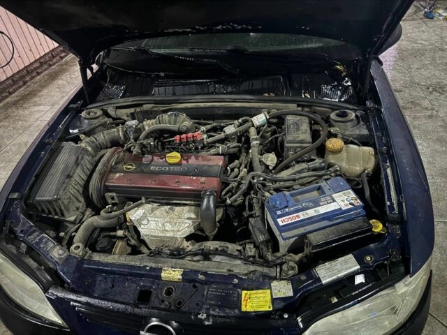 Синий Опель Вектра, объемом двигателя 1.8 л и пробегом 495 тыс. км за 3000 $, фото 4 на Automoto.ua