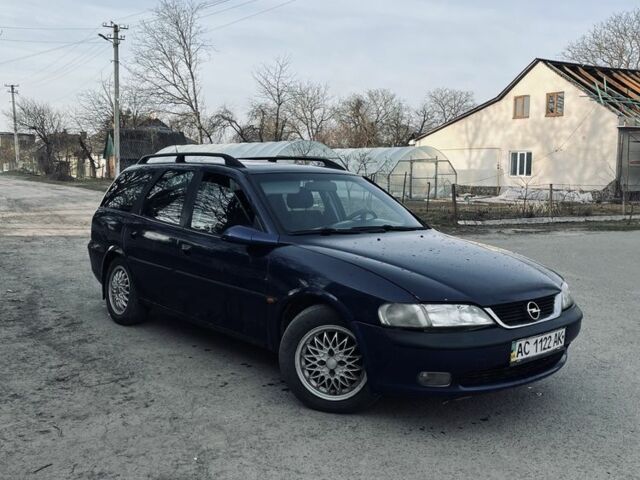 Синий Опель Вектра, объемом двигателя 1.8 л и пробегом 400 тыс. км за 1500 $, фото 1 на Automoto.ua