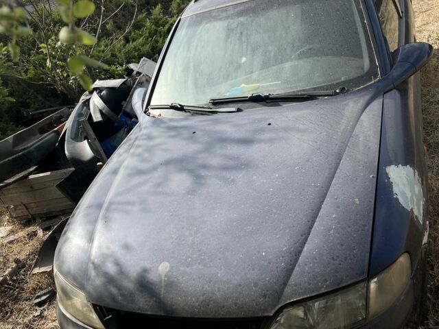 Синий Опель Вектра, объемом двигателя 1.6 л и пробегом 100 тыс. км за 500 $, фото 2 на Automoto.ua