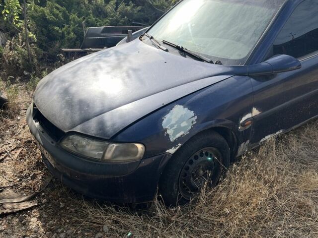 Синий Опель Вектра, объемом двигателя 1.6 л и пробегом 100 тыс. км за 500 $, фото 3 на Automoto.ua