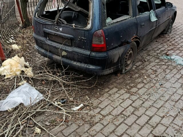 Синий Опель Вектра, объемом двигателя 2 л и пробегом 1 тыс. км за 650 $, фото 1 на Automoto.ua