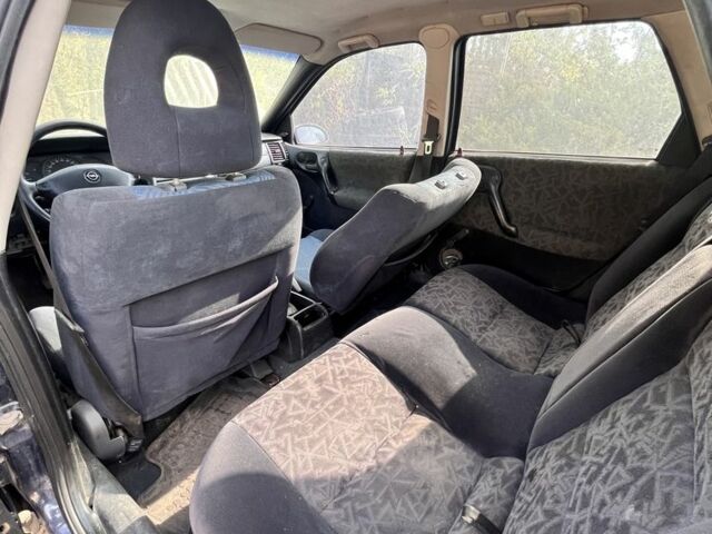 Синий Опель Вектра, объемом двигателя 1.6 л и пробегом 100 тыс. км за 500 $, фото 6 на Automoto.ua