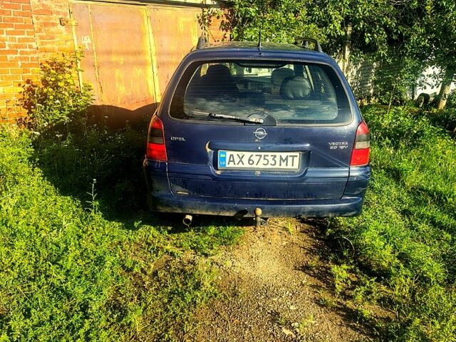 Синій Опель Вектра, об'ємом двигуна 2 л та пробігом 350 тис. км за 2000 $, фото 4 на Automoto.ua