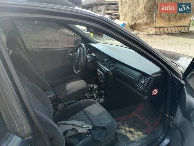 Синій Опель Вектра, об'ємом двигуна 2 л та пробігом 390 тис. км за 1150 $, фото 1 на Automoto.ua