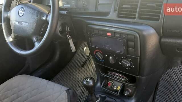 Синий Опель Вектра, объемом двигателя 2 л и пробегом 420 тыс. км за 3000 $, фото 5 на Automoto.ua
