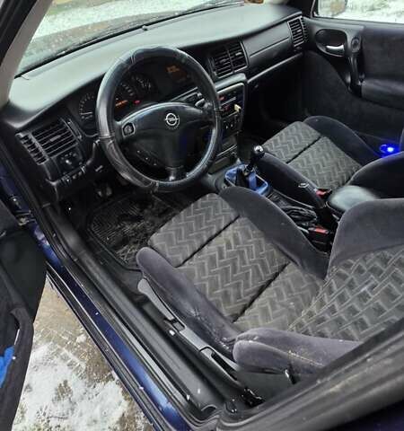 Синий Опель Вектра, объемом двигателя 1.8 л и пробегом 280 тыс. км за 2200 $, фото 7 на Automoto.ua