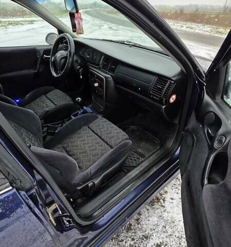 Синий Опель Вектра, объемом двигателя 1.8 л и пробегом 280 тыс. км за 2200 $, фото 8 на Automoto.ua