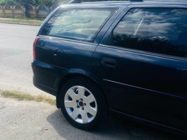 Синий Опель Вектра, объемом двигателя 2 л и пробегом 300 тыс. км за 1800 $, фото 3 на Automoto.ua