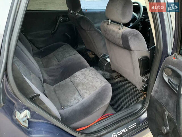 Синий Опель Вектра, объемом двигателя 2 л и пробегом 437 тыс. км за 2100 $, фото 6 на Automoto.ua