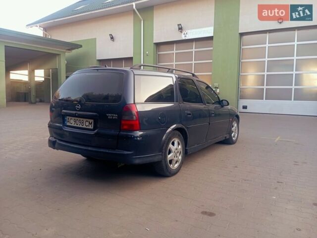 Синий Опель Вектра, объемом двигателя 2.17 л и пробегом 377 тыс. км за 1300 $, фото 3 на Automoto.ua