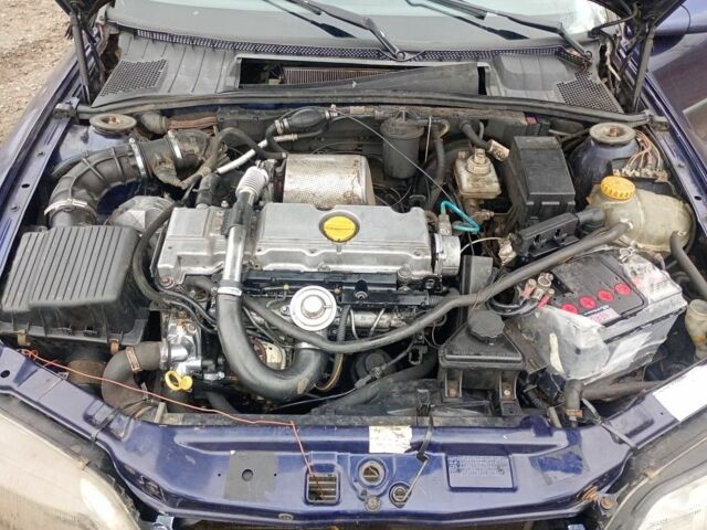 Синий Опель Вектра, объемом двигателя 2 л и пробегом 300 тыс. км за 1400 $, фото 4 на Automoto.ua