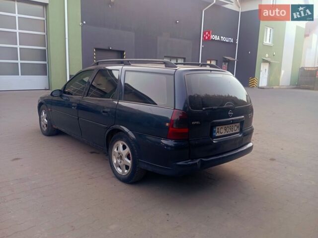 Синий Опель Вектра, объемом двигателя 2.17 л и пробегом 377 тыс. км за 1300 $, фото 2 на Automoto.ua