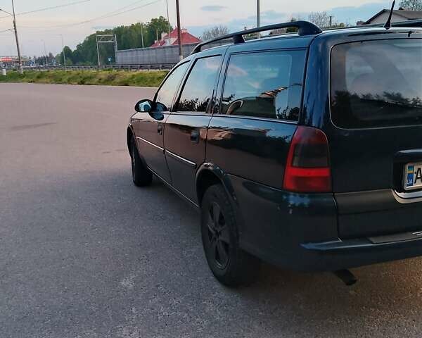 Синій Опель Вектра, об'ємом двигуна 2 л та пробігом 518 тис. км за 3000 $, фото 2 на Automoto.ua