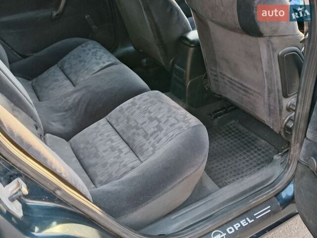 Синій Опель Вектра, об'ємом двигуна 2 л та пробігом 549 тис. км за 2500 $, фото 11 на Automoto.ua