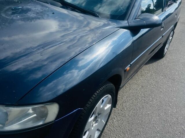 Синий Опель Вектра, объемом двигателя 2 л и пробегом 300 тыс. км за 1800 $, фото 2 на Automoto.ua