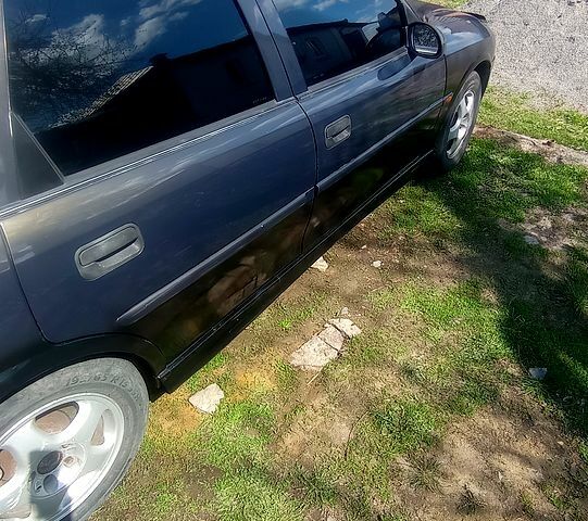 Синій Опель Вектра, об'ємом двигуна 2 л та пробігом 0 тис. км за 2100 $, фото 1 на Automoto.ua