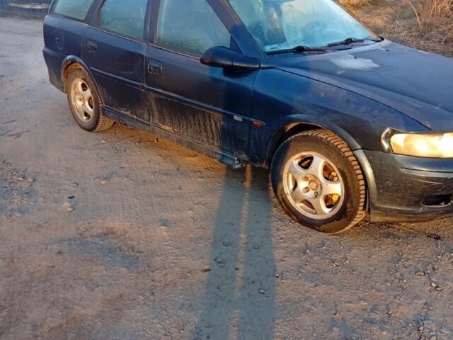 Синий Опель Вектра, объемом двигателя 2 л и пробегом 300 тыс. км за 750 $, фото 2 на Automoto.ua