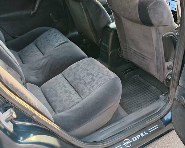 Синій Опель Вектра, об'ємом двигуна 2 л та пробігом 518 тис. км за 3000 $, фото 11 на Automoto.ua
