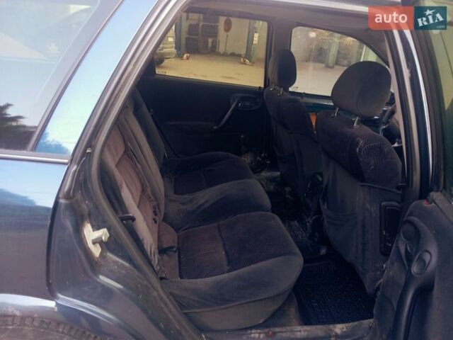 Синий Опель Вектра, объемом двигателя 2.17 л и пробегом 377 тыс. км за 1300 $, фото 7 на Automoto.ua