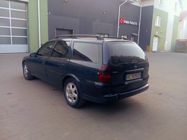 Синий Опель Вектра, объемом двигателя 2.2 л и пробегом 377 тыс. км за 1500 $, фото 3 на Automoto.ua
