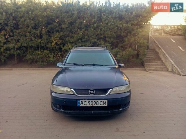 Синий Опель Вектра, объемом двигателя 2.17 л и пробегом 377 тыс. км за 1300 $, фото 5 на Automoto.ua