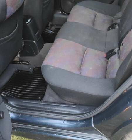 Синій Опель Вектра, об'ємом двигуна 1.8 л та пробігом 228 тис. км за 2919 $, фото 9 на Automoto.ua