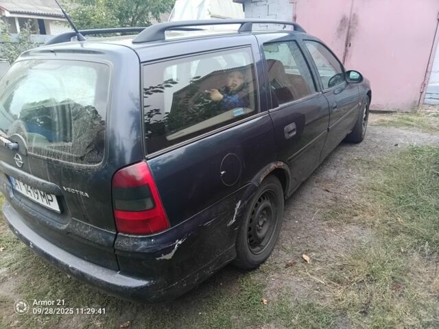 Синий Опель Вектра, объемом двигателя 2 л и пробегом 245 тыс. км за 1500 $, фото 2 на Automoto.ua