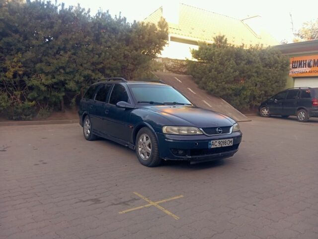 Синий Опель Вектра, объемом двигателя 2.2 л и пробегом 377 тыс. км за 1500 $, фото 5 на Automoto.ua
