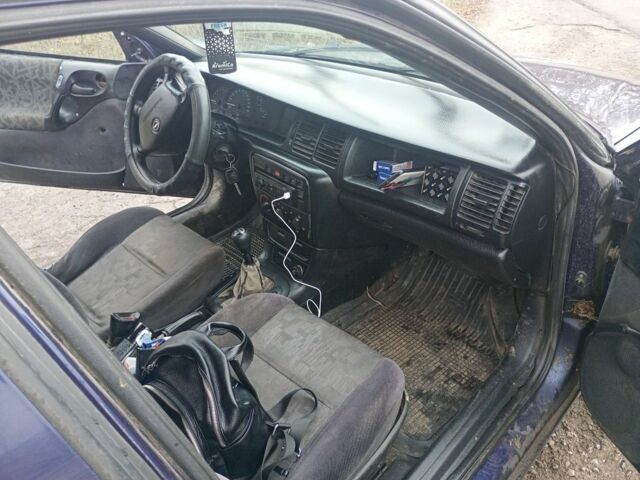 Синий Опель Вектра, объемом двигателя 2 л и пробегом 300 тыс. км за 1400 $, фото 5 на Automoto.ua