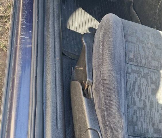 Синій Опель Вектра, об'ємом двигуна 1.8 л та пробігом 250 тис. км за 478 $, фото 4 на Automoto.ua
