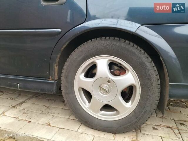 Синий Опель Вектра, объемом двигателя 2 л и пробегом 294 тыс. км за 4300 $, фото 2 на Automoto.ua
