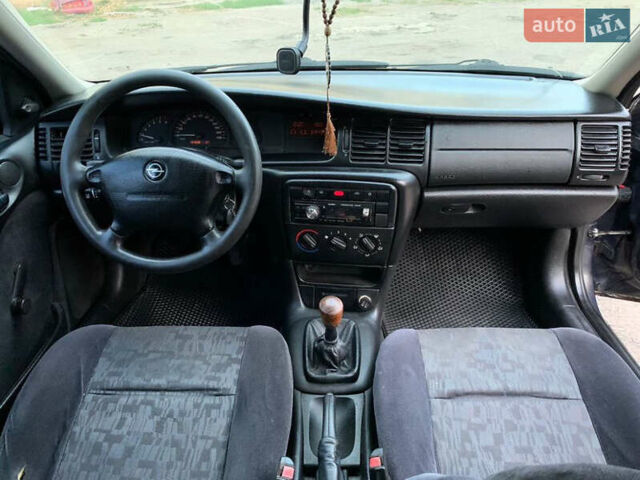 Синий Опель Вектра, объемом двигателя 2 л и пробегом 437 тыс. км за 2100 $, фото 7 на Automoto.ua