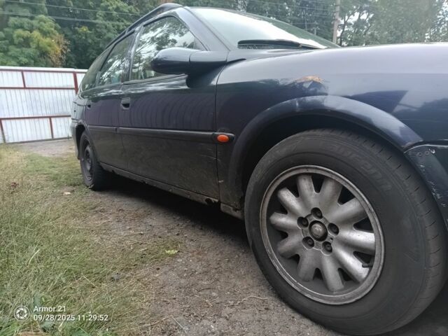 Синий Опель Вектра, объемом двигателя 2 л и пробегом 245 тыс. км за 1500 $, фото 3 на Automoto.ua